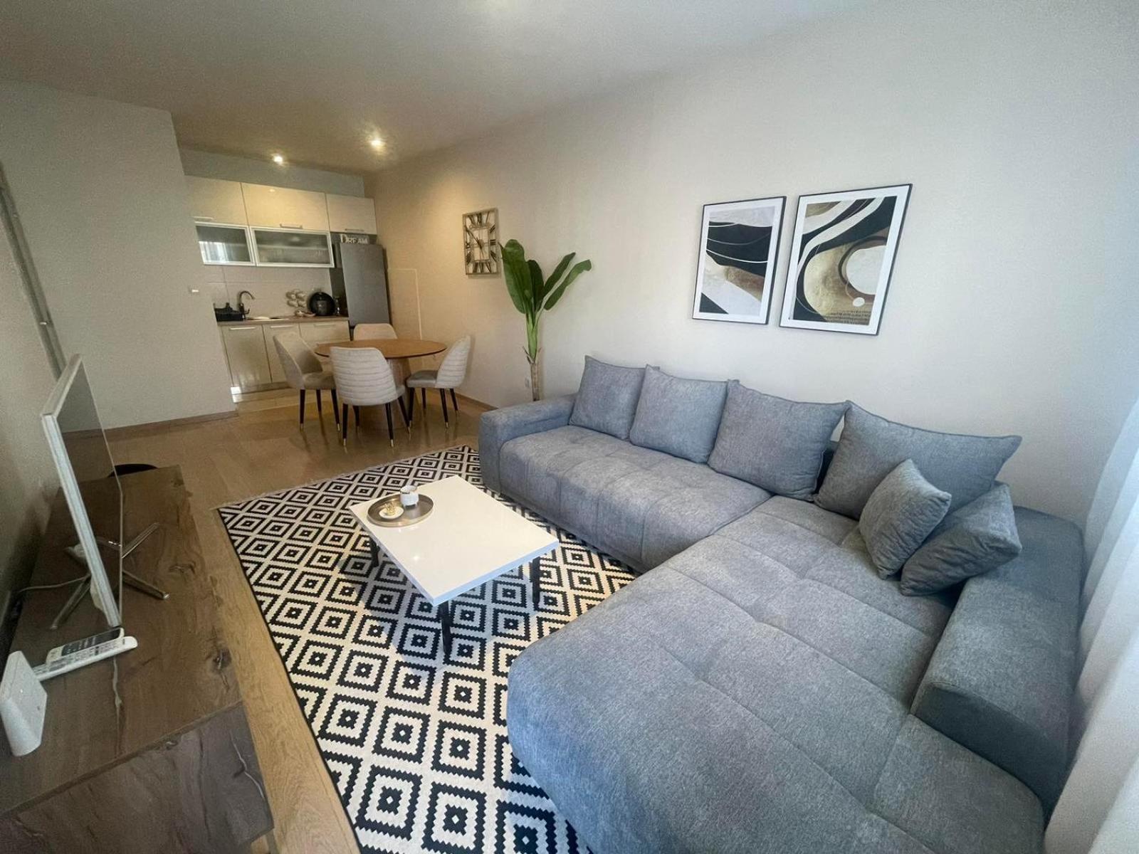 Aura City Apartment 포드고리차 외부 사진